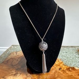 Silver colored fashion ornate necklace